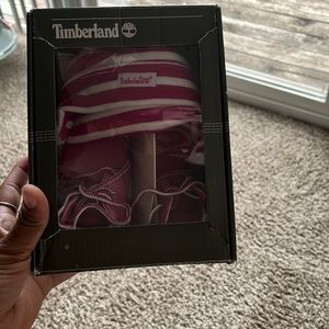 Selling soft bottom 1c shoes